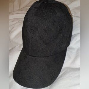 Louis Vuitton Monogram Essential hat